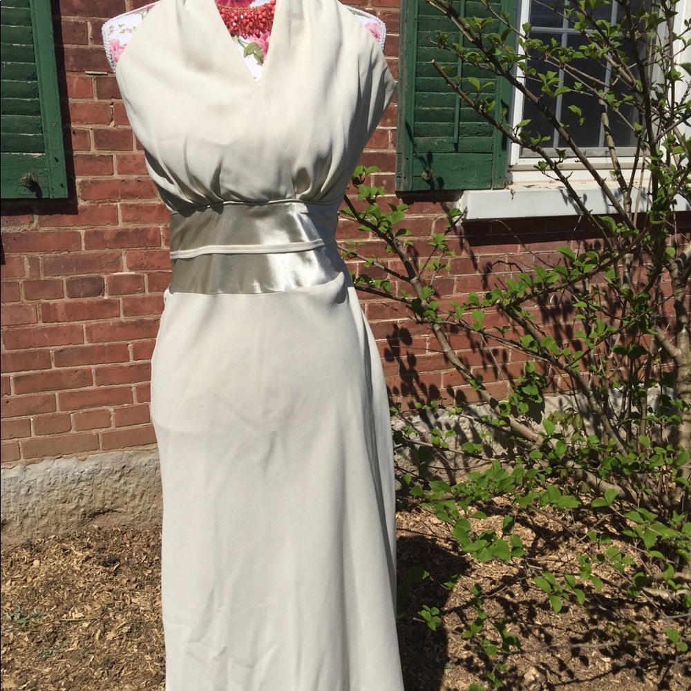 🔻SALE🔻Halter style dress 🌺 - Picture 7 of 7